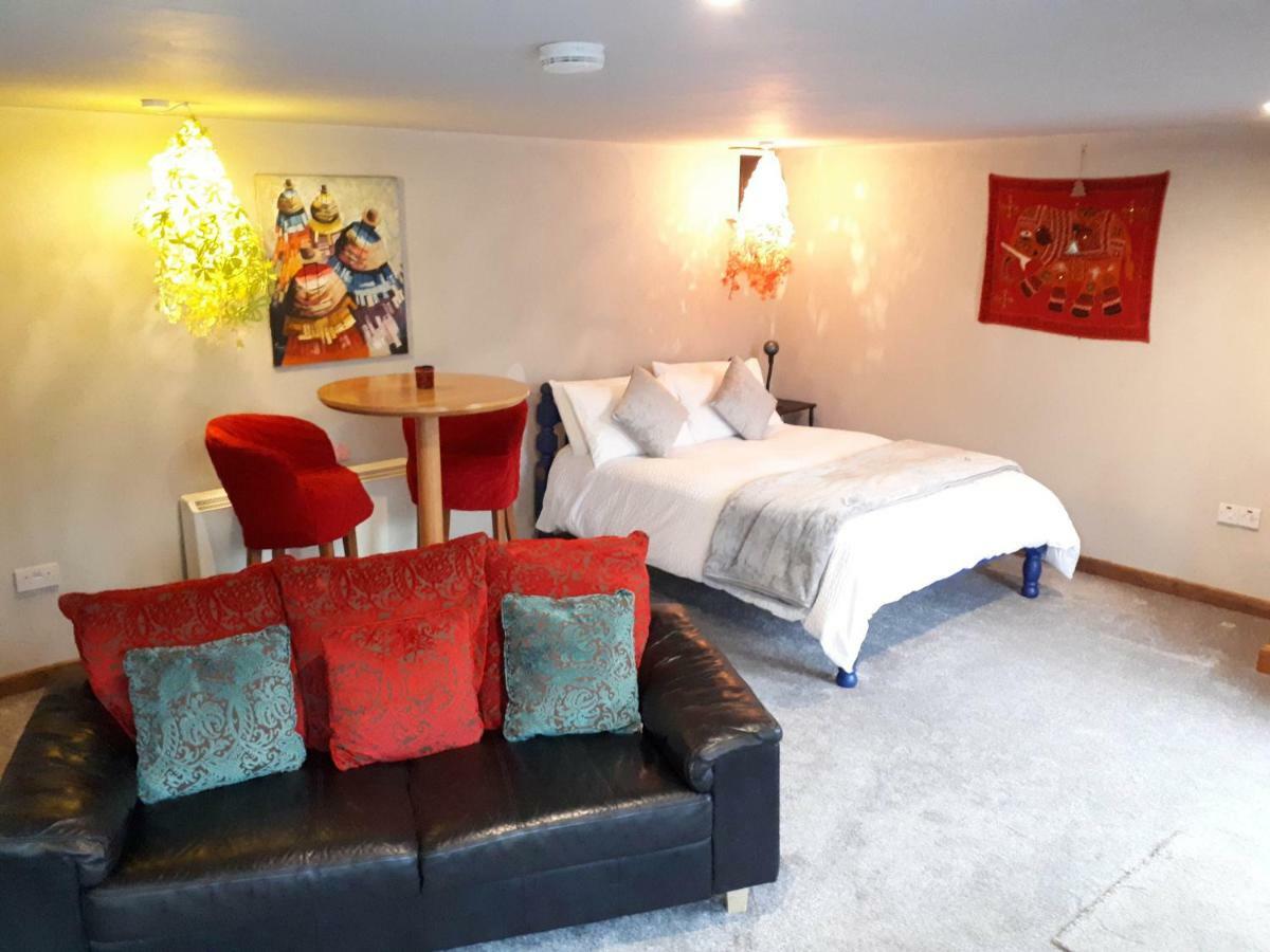 The Village Studio Apartments Moate Exteriér fotografie
