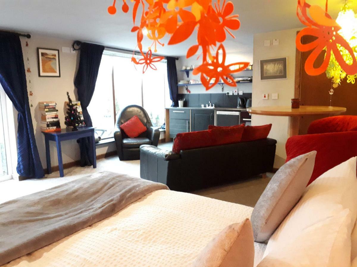 The Village Studio Apartments Moate Exteriér fotografie